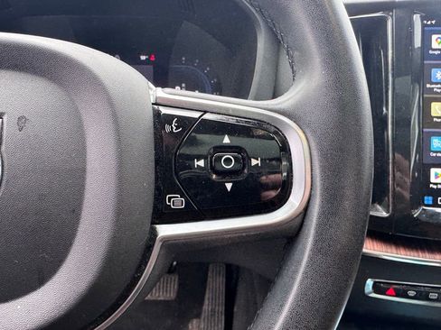 Used 2023 Volvo XC60 B5 Plus image 14