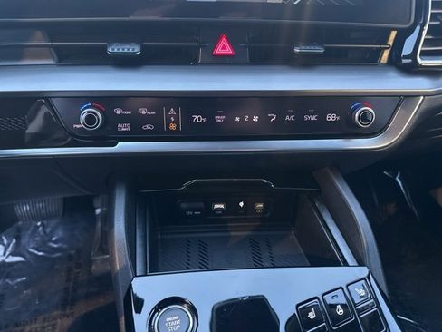 Used 2023 Kia Sportage EX w/ EX Premium Package image 17