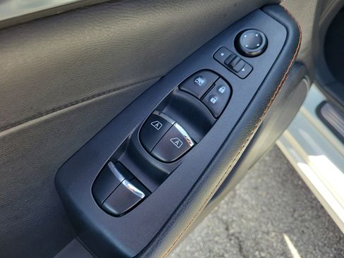 Used 2023 Nissan Maxima SR w/ Sport Mat Group FWD image 10
