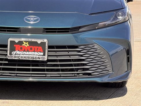 Used 2025 Toyota Camry LE image 10