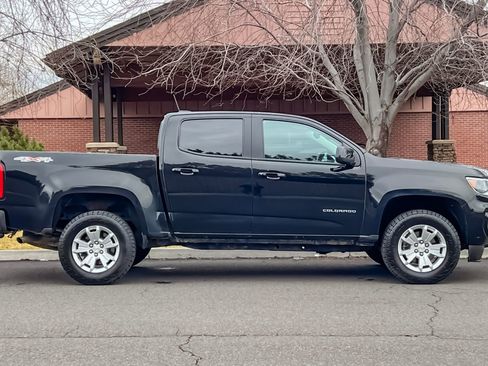 Used 2022 Chevrolet Colorado LT w/ LT Convenience Package image 3