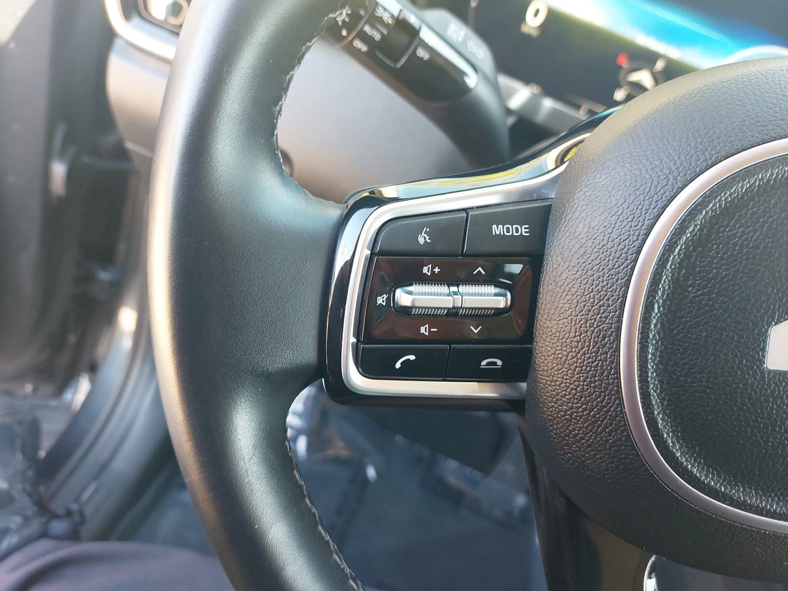 Used 2023 Kia Sorento SX FWD image 17