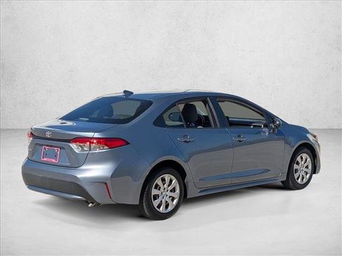 Used 2022 Toyota Corolla LE image 5