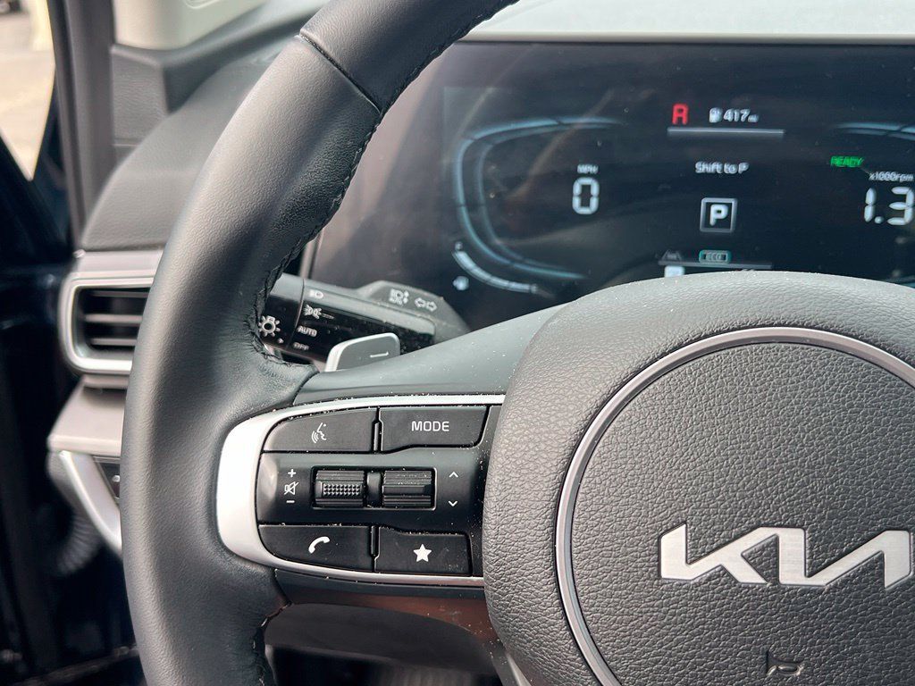 Certified 2025 Kia Sportage EX w/ EX Premium Package AWD/4WD image 20