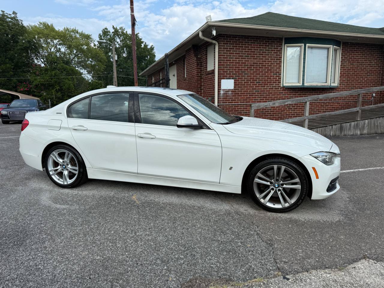 Used 2018 BMW 330e w/ Convenience Package RWD image 2