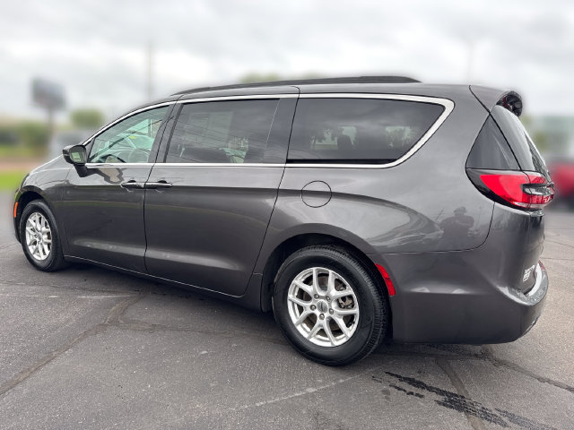 Used 2022 Chrysler Pacifica Touring-L FWD image 3
