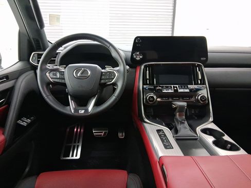 Used 2024 Lexus LX 600 F Sport image 4