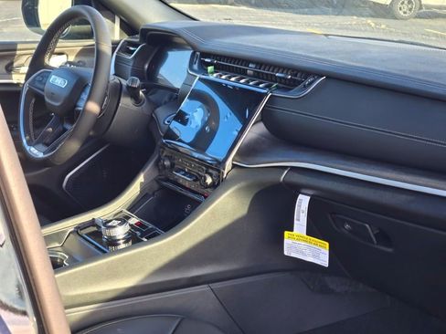 New 2025 Jeep Grand Cherokee Limited w/ Luxury Tech Group II image 7