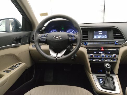 Used 2020 Hyundai Elantra SE FWD image 22