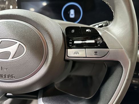 Used 2025 Hyundai Elantra SEL image 31