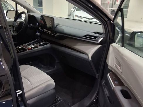 Used 2022 Toyota Sienna LE image 8