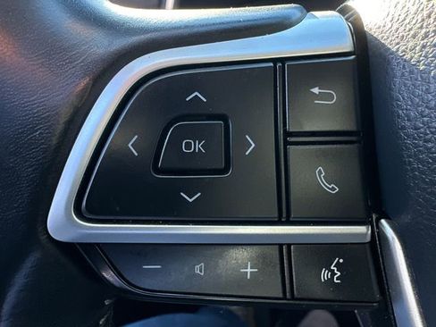 Certified 2022 Toyota Highlander XLE image 28