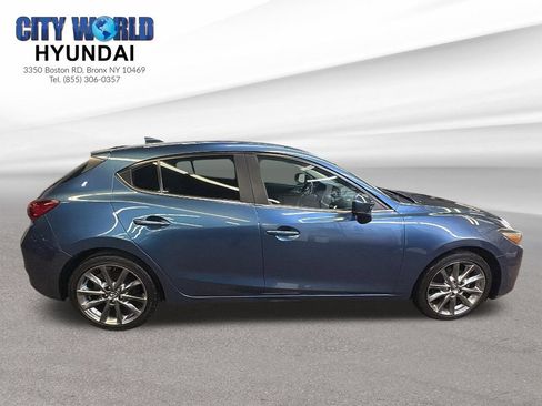 Used 2018 MAZDA MAZDA3 Touring FWD image 6
