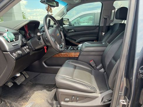 Used 2019 Chevrolet Tahoe Premier w/ RST 6.2L Performance Edition RWD image 5