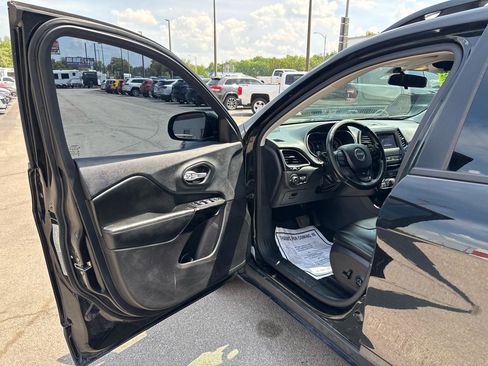 Used 2020 Jeep Cherokee Latitude Plus FWD image 15