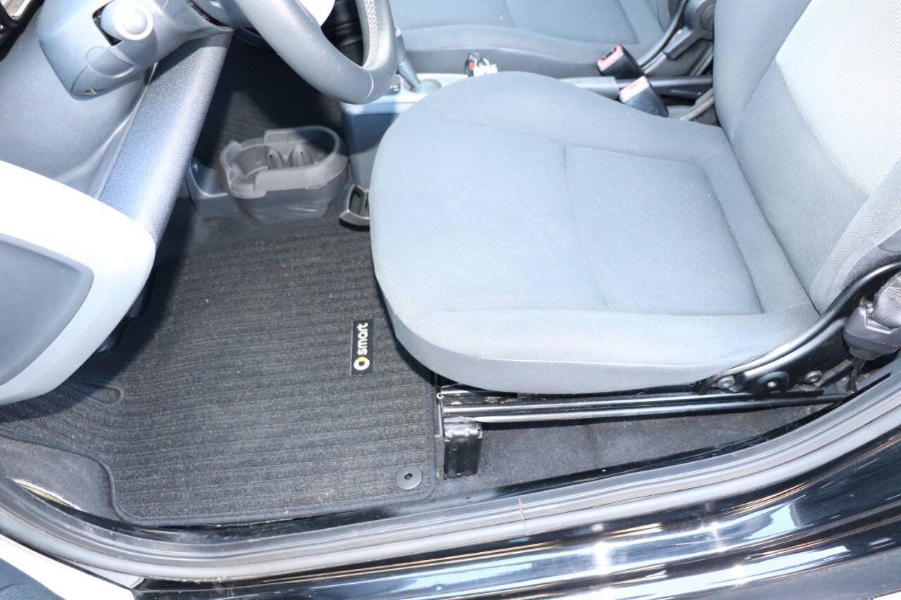 Used 2013 smart fortwo pure RWD image 14