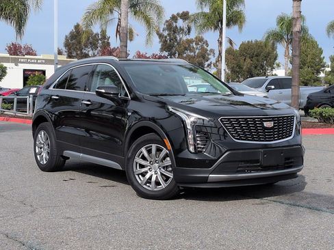 Used 2023 Cadillac XT4 Premium Luxury image 2