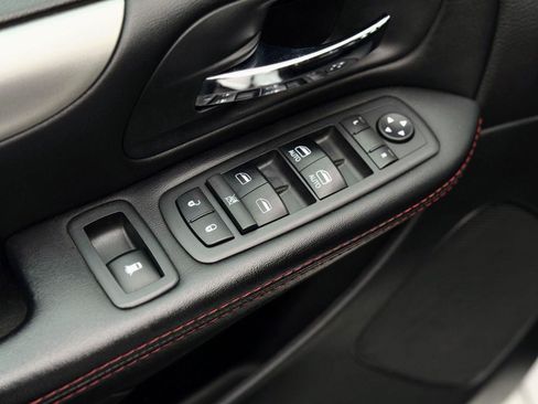 Used 2018 Dodge Grand Caravan GT image 12