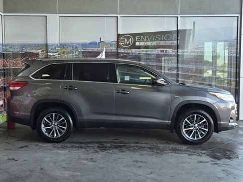 Certified 2019 Toyota Highlander XLE image 4