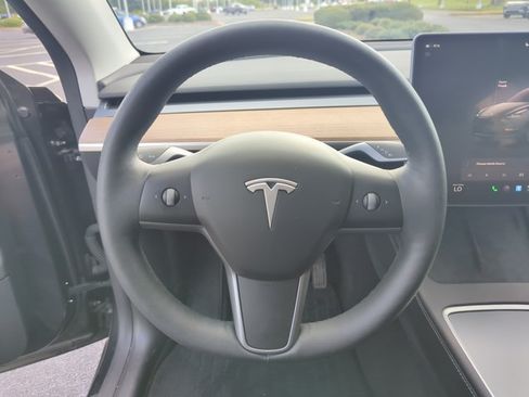 Used 2025 Tesla Model Y Long Range RWD image 13