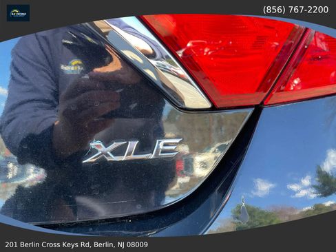 Used 2017 Toyota Camry XSE image 12