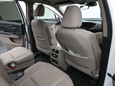 Used 2020 Honda Pilot Elite image 12