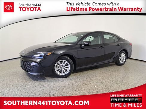 Used 2025 Toyota Camry LE image 1