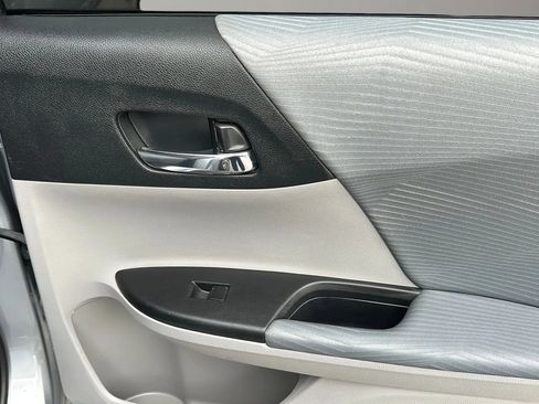 Used 2017 Honda Accord LX image 37