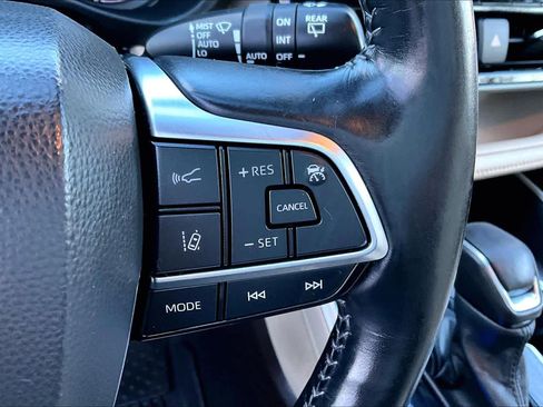 Certified 2021 Toyota Highlander Platinum image 23