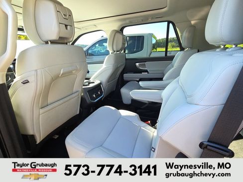 Used 2026 Ford Expedition Platinum AWD/4WD image 13