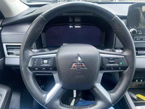 Used 2024 Mitsubishi Outlander AWD image 12