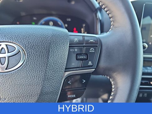 Used 2025 Toyota Camry SE FWD image 17