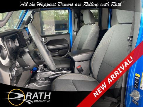 Used 2024 Jeep Gladiator Overland AWD/4WD image 11