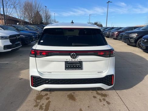 New 2026 Volkswagen Tiguan SEL R-Line AWD/4WD image 5