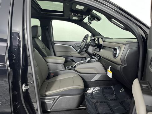 New 2026 Chevrolet Colorado ZR2 w/ Technology Package AWD/4WD image 13