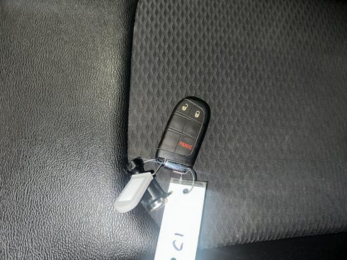 Used 2024 Jeep Compass Latitude AWD/4WD image 4