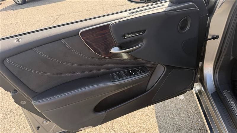 Used 2019 Lexus LS 500 AWD w/ Interior Upgrade Package image 27