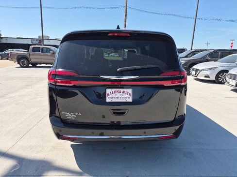 Used 2023 Chrysler Pacifica Touring-L FWD image 7
