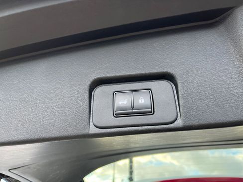 Used 2025 Nissan Rogue SV image 23