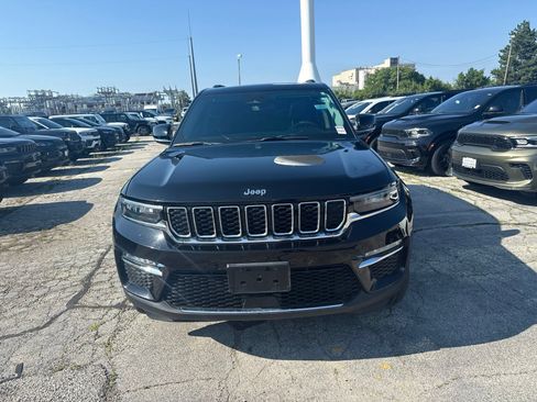 Used 2023 Jeep Grand Cherokee Limited AWD/4WD image 2