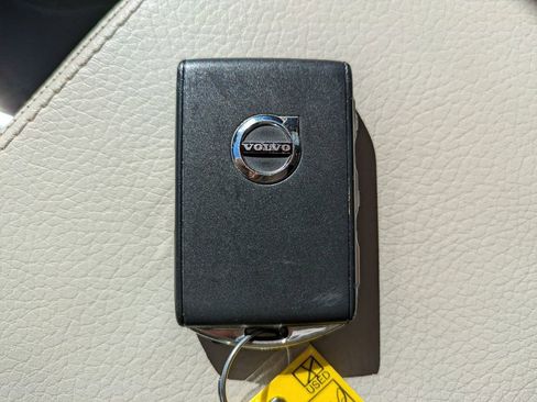 Used 2020 Volvo XC90 T5 Momentum w/ Protection Package Premier image 28