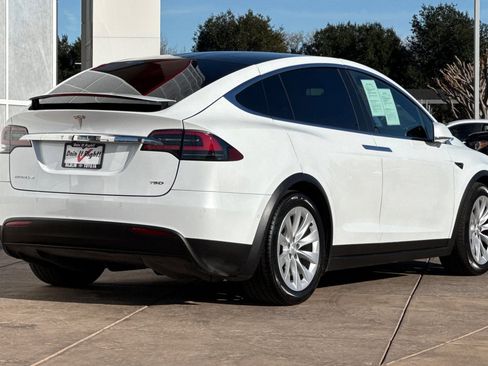 Used 2018 Tesla Model X 75D image 4