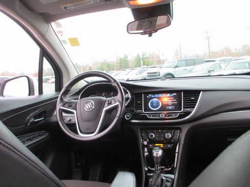 Used 2021 Buick Encore Preferred image 18