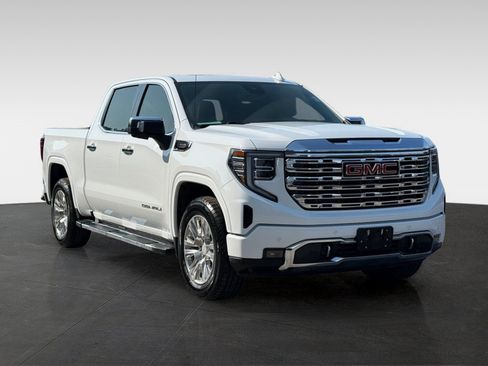Used 2024 GMC Sierra 1500 Denali w/ Technology Package AWD/4WD image 3
