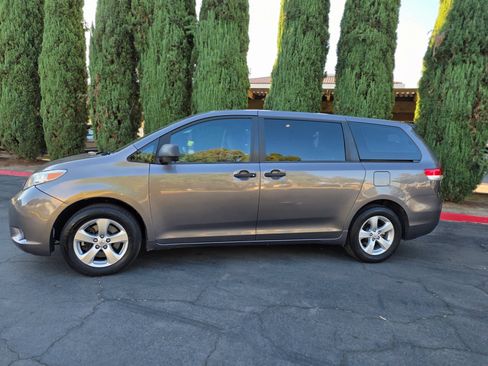 Used 2013 Toyota Sienna L w/ Towing Pkg FWD image 46