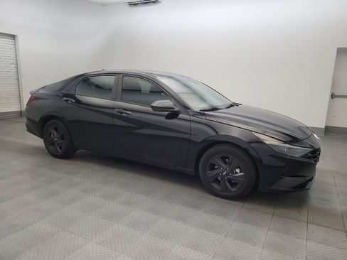 Used 2022 Hyundai Elantra SEL w/ Preferred Accessory Package FWD image 11