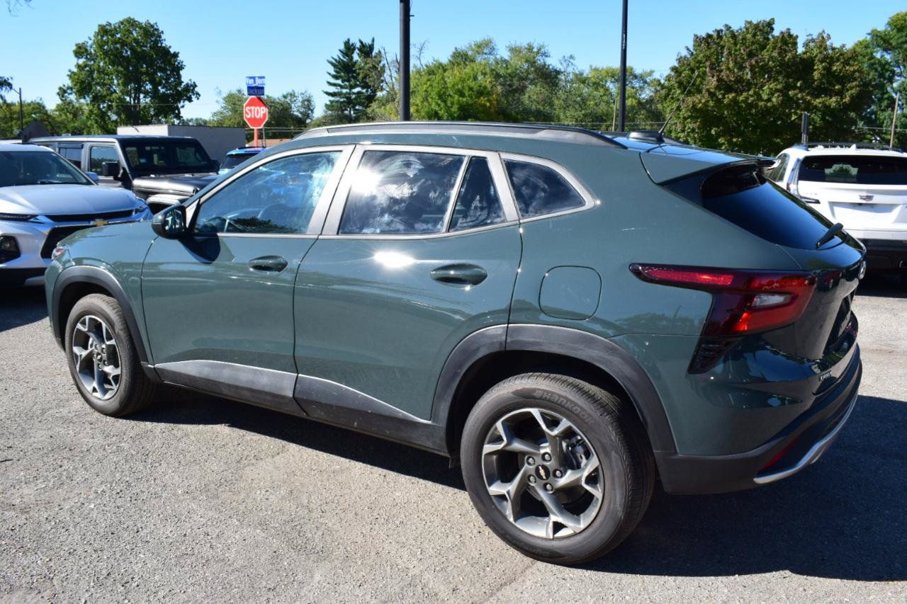 Used 2026 Chevrolet Trax LT w/ LT Convenience Package FWD image 10