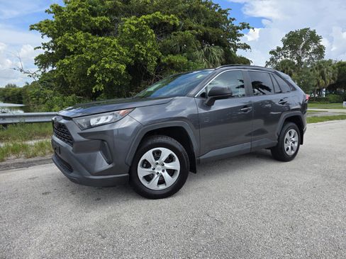 Used 2021 Toyota RAV4 LE AWD/4WD image 1