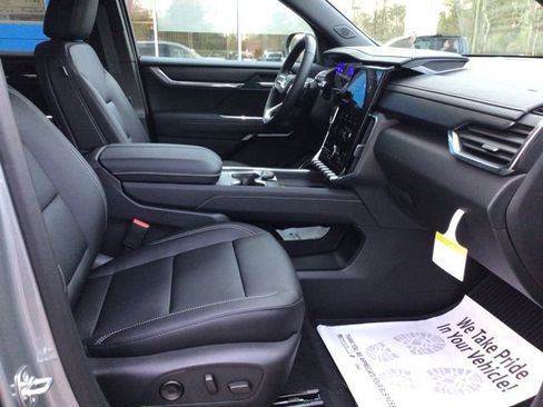 Used 2026 GMC Acadia Elevation w/ Elevation Premium Package image 18