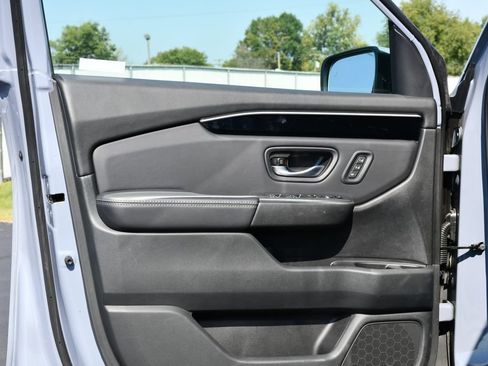 Certified 2025 Honda Pilot Touring image 13